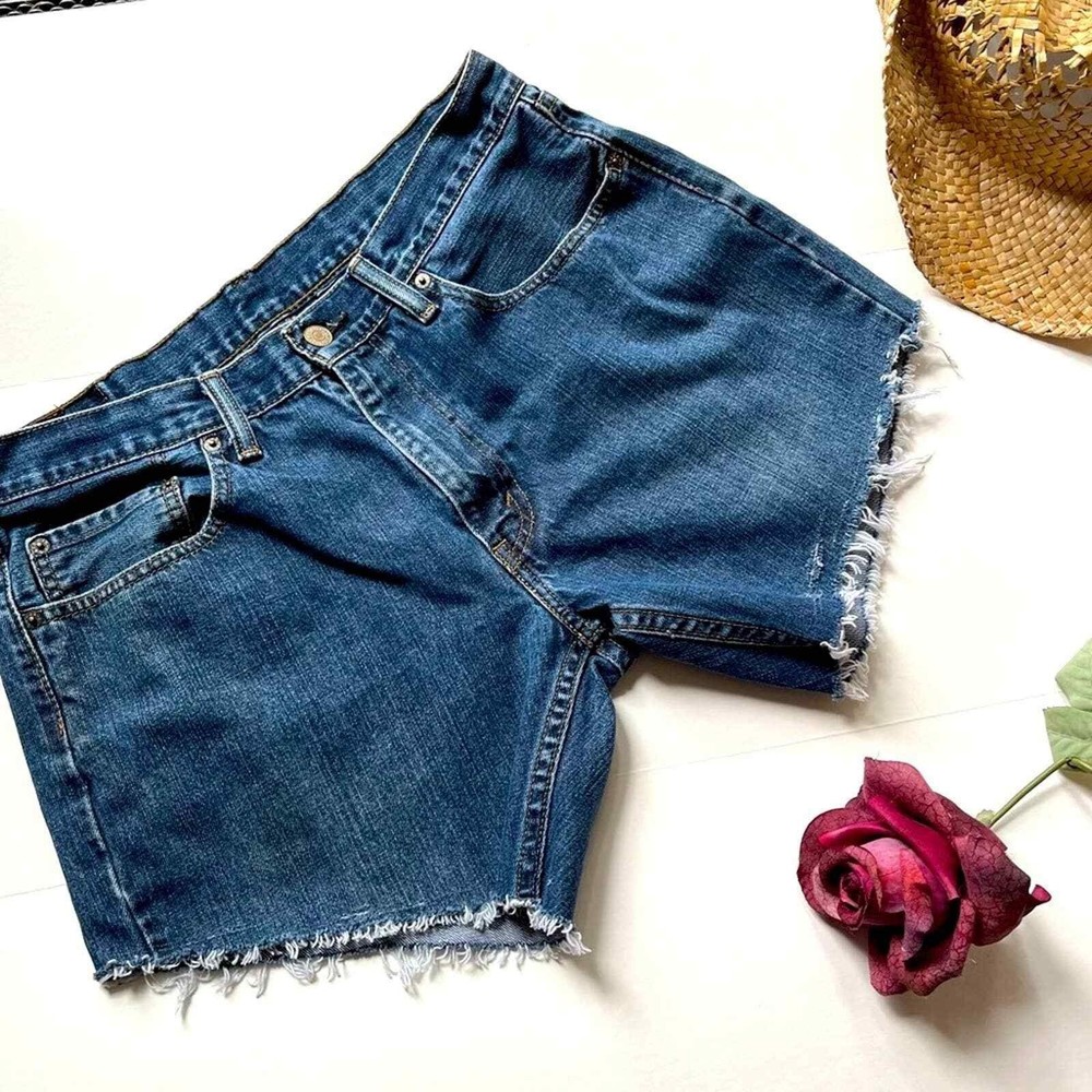 LEVIS 559 Vintage Y2K Cut Off Jean Shorts Size 32 High Waisted Frayed Distressed - Picture 2 of 6